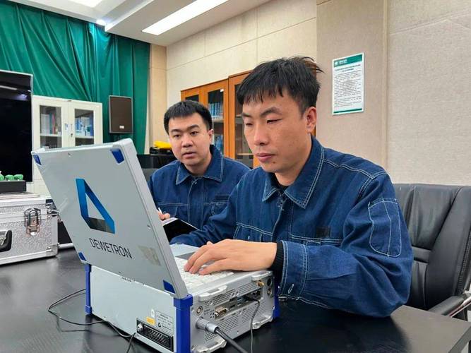 员包艳艳在验证完团队自主研发的改进型合闸电阻组件的应用情况后说道